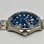 Omega Seamaster Diver 300 M 210.30.42.20.03.001 (2023) - Blue dial 42 mm Steel case (3/10)