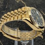 Rolex Sky-Dweller 336938 (2026) - Green dial 42 mm Yellow Gold case (6/8)