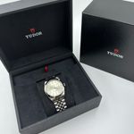 Tudor Black Bay 79660-0003 (2024) - Champagne wijzerplaat 39mm Staal (2/8)