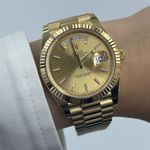 Rolex Day-Date 40 228238 (2024) - Champagne wijzerplaat 40mm Geelgoud (2/8)