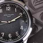 Patek Philippe Calatrava 5226G-001 (2024) - Grey dial 40 mm White Gold case (3/8)