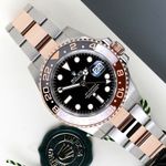 Rolex GMT-Master II 126711CHNR (2024) - Black dial 40 mm Gold/Steel case (1/8)