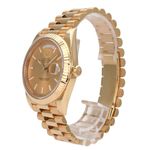 Rolex Day-Date 40 228238 (2019) - Champagne dial 40 mm Yellow Gold case (3/8)