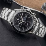 Omega Speedmaster Date 3210.50.00 (Onbekend (willekeurig serienummer)) - Zwart wijzerplaat 40mm Staal (2/8)