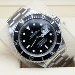 Rolex Submariner Date 16610 (1997) - Black dial 40 mm Steel case (1/7)