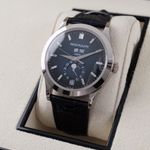 Patek Philippe Annual Calendar 5396G-017 (2025) - Blauw wijzerplaat 39mm Witgoud (1/8)