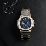 Patek Philippe Nautilus 5740/1G-001 (2025) - Blue dial 40 mm White Gold case (5/6)