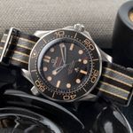 Omega Seamaster Diver 300 M 210.92.42.20.01.001 (Unknown (random serial)) - Brown dial 42 mm Titanium case (2/8)