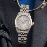 Rolex Lady-Datejust 6917 (1978) - Zilver wijzerplaat 26mm Goud/Staal (1/8)