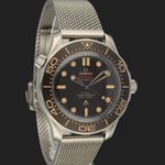 Omega Seamaster Diver 300 M 210.90.42.20.01.001 (2022) - Brown dial 42 mm Titanium case (4/8)