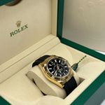 Rolex Sky-Dweller 336238 (2024) - Black dial 42 mm Yellow Gold case (3/8)