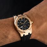 Audemars Piguet Royal Oak Dual Time 26120OR.OO.D002CR.01 (2016) - Black dial 39 mm Rose Gold case (5/6)