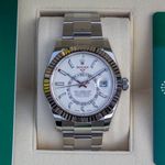 Rolex Sky-Dweller 326934 (2020) - Wit wijzerplaat 42mm Staal (1/8)