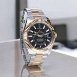 Rolex Sky-Dweller 326933 (2019) - Black dial 42 mm Steel case (2/8)