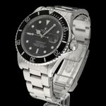 Rolex Submariner Date 16800 (1982) - Black dial 40 mm Steel case (2/8)