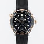 Omega Seamaster Diver 300 M 210.20.42.20.01.002 (2021) - Black dial 42 mm Gold/Steel case (1/8)