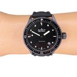 Blancpain Fifty Fathoms Bathyscaphe 5000-0130-B52A (2024) - Zwart wijzerplaat Onbekend Keramiek (2/8)