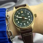 IWC Pilot IW326806 (2024) - Groen wijzerplaat 39mm Brons (6/6)