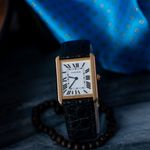 Cartier Tank Solo W5200004 (2020) - Zilver wijzerplaat 35mm Geelgoud (1/8)