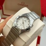 Omega Constellation Quartz 131.10.28.60.52.001 (2024) - Silver dial 28 mm Steel case (3/8)