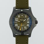 Breitling Avenger V32395 (2021) - Groen wijzerplaat 45mm Titanium (1/8)