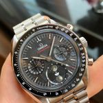 Omega Speedmaster Moonphase 304.30.43.52.01.001 (2025) - Black dial 43 mm Steel case (3/4)