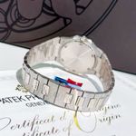 Patek Philippe Nautilus 7010/1G-013 - (2/5)