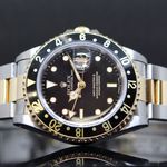 Rolex GMT-Master II 16713 (1994) - Black dial 40 mm Gold/Steel case (2/7)