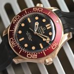 Omega Seamaster Diver 300 M 210.92.42.20.01.003 (2025) - Zwart wijzerplaat 42mm Roségoud (3/5)
