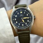 IWC Pilot IW326805 (2023) - Black dial 39 mm Steel case (8/8)