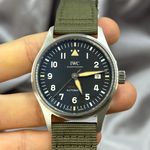 IWC Pilot IW326805 (2023) - Black dial 39 mm Steel case (3/8)