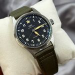 IWC Pilot IW326805 (2023) - Black dial 39 mm Steel case (7/8)