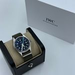 IWC Pilot IW326801 (2023) - Zwart wijzerplaat 39mm Staal (2/8)