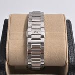 IWC Ingenieur Automatic IW328901 (2024) - Zwart wijzerplaat 40mm Staal (5/5)