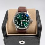 IWC Pilot Mark IW328205 (2025) - Groen wijzerplaat 40mm Staal (1/6)