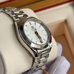 Omega Seamaster Aqua Terra 220.10.30.20.02.001 (2025) - Silver dial 30 mm Steel case (2/8)