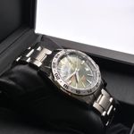Grand Seiko Sport Collection SBGM247G (2025) - Groen wijzerplaat 41mm Staal (5/7)