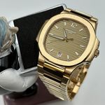 Patek Philippe Nautilus 7118/1R-010 (2024) - Gold dial 35 mm Rose Gold case (8/8)