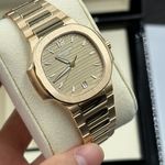 Patek Philippe Nautilus 7118/1R-010 (2024) - Goud wijzerplaat 35mm Roségoud (4/8)