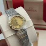 Omega Constellation Quartz 131.25.25.60.58.001 (2023) - Geel wijzerplaat 25mm Goud/Staal (5/8)