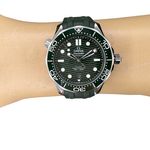 Omega Seamaster Diver 300 M 210.32.42.20.10.001 (2024) - Groen wijzerplaat 42mm Staal (2/8)