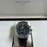 Patek Philippe Perpetual Calendar Chronograph 5204G-001 (2022) - Green dial 40 mm White Gold case (2/6)