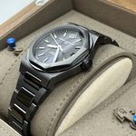 Girard-Perregaux Laureato 81010-32-631-32A (2023) - Black dial 42 mm Ceramic case (3/8)