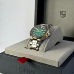 Oris Aquis Date 01 400 7769 6357-07 8 22 09PEB (2023) - Groen wijzerplaat 42mm Goud/Staal (4/8)