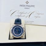 Patek Philippe World Time Chronograph 5930G-010 (2017) - Blue dial 40 mm White Gold case (7/7)