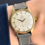 Omega Constellation 167.005 (1966) - White dial 34 mm Gold/Steel case (2/8)