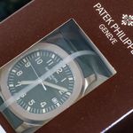 Patek Philippe Aquanaut 5168G-010 (2020) - Green dial 42 mm White Gold case (2/8)