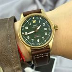 IWC Pilot IW326802 (2024) - Groen wijzerplaat 39mm Brons (7/7)