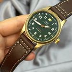 IWC Pilot IW326802 (2024) - Groen wijzerplaat 39mm Brons (5/7)