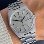 Omega Genève 166.0125 (1972) - Grey dial 35 mm Steel case (2/8)